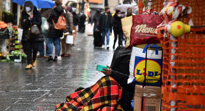 Istat, 7,5% famiglie in povertà assoluta, pesa inflazione