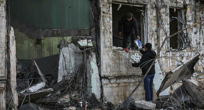 Media, bombe russe su ospedale e scuole a Lugansk, 4 morti