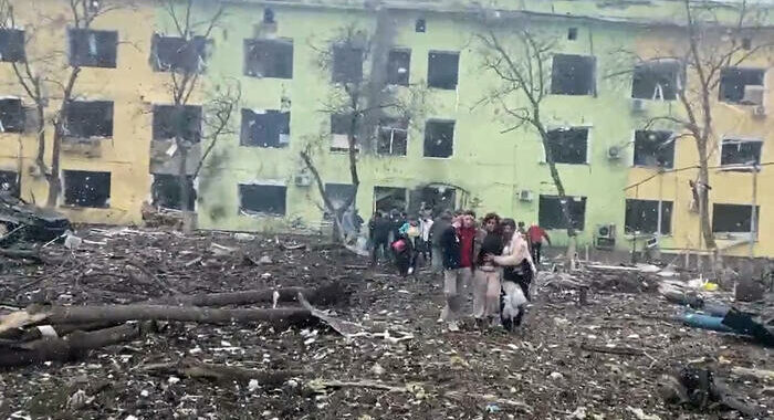 Pazienti ‘in ostaggio dei russi in ospedale di Mariupol’