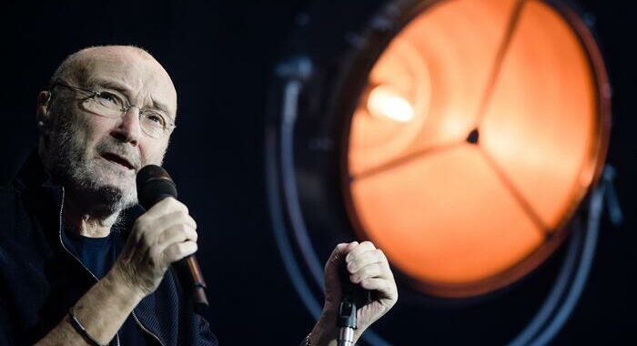Phil Collins dice addio ai fan, non riesco più a suonare