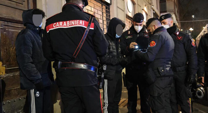 Rapine a passanti, 8 minori arrestati