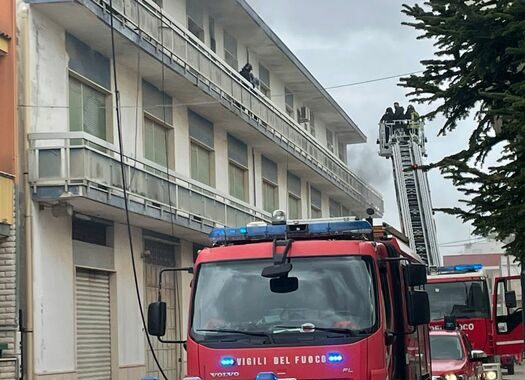 Scoppia incendio in casa, muore 46enne invalida