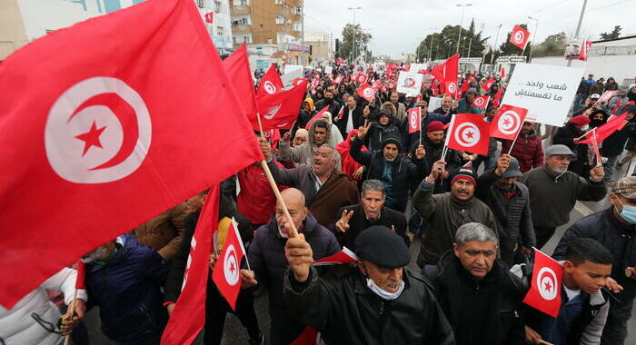 Tunisia: presidente Saied scioglie il Parlamento
