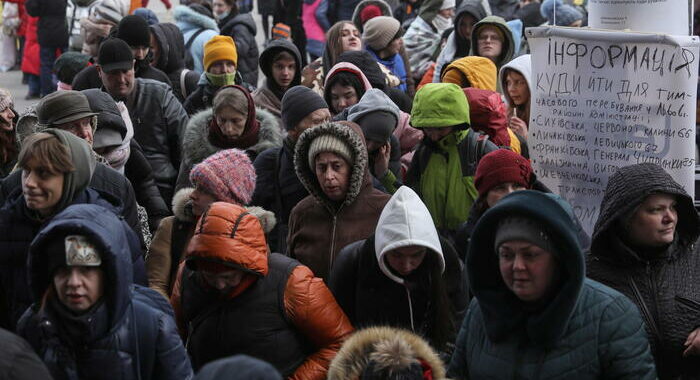 Ucraina: a Sumy iniziata evacuazione, civili via su auto private