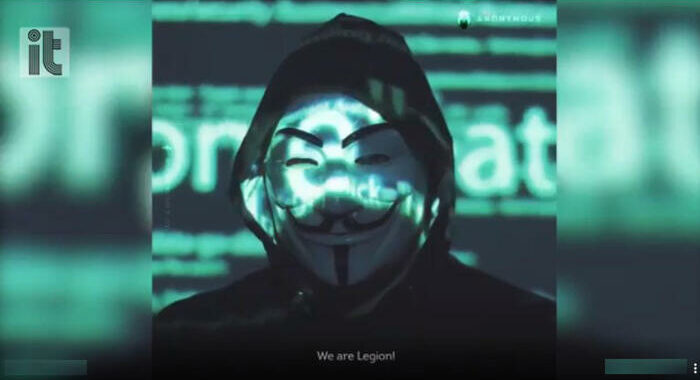 Ucraina: Anonymous, furto dati a ente russo comunicazioni
