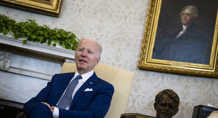 Ucraina: Biden ha avuto un colloquio con Zelensky