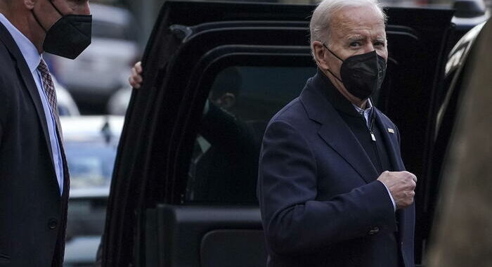 Ucraina: Biden, non ho chiesto cambio regime in Russia