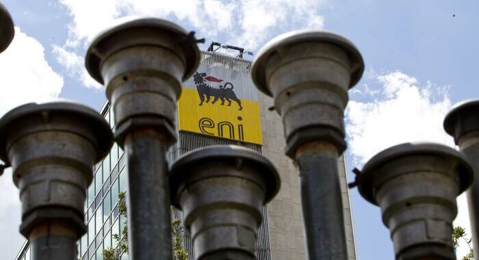 Ucraina: Eni sospende contratti acquisto petrolio da Russia