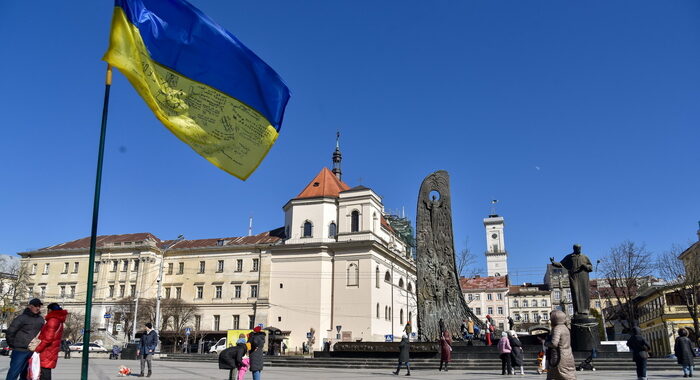 Ucraina: Guardian, 20 morti in attacco base vicino Leopoli