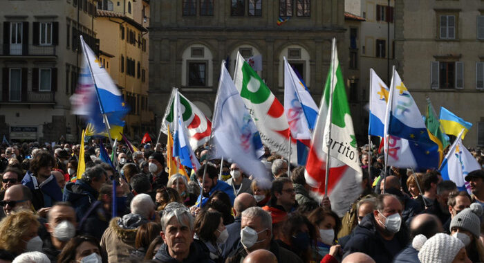 Ucraina: M5s, bandiere partiti hanno svilito piazza Firenze