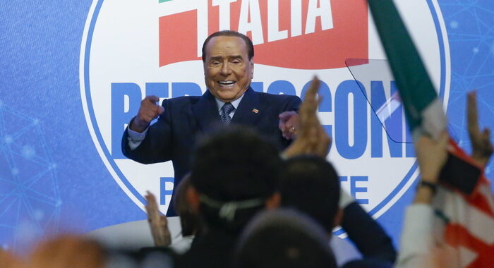 Berlusconi, Macron europeista che guarda all’Occidente