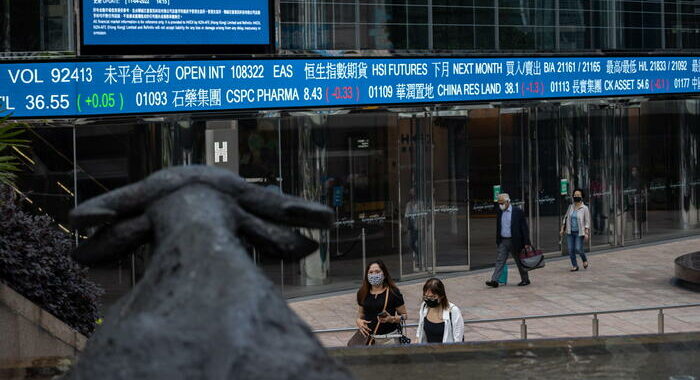 Borsa: Hong Kong negativa, apre a -0,16%