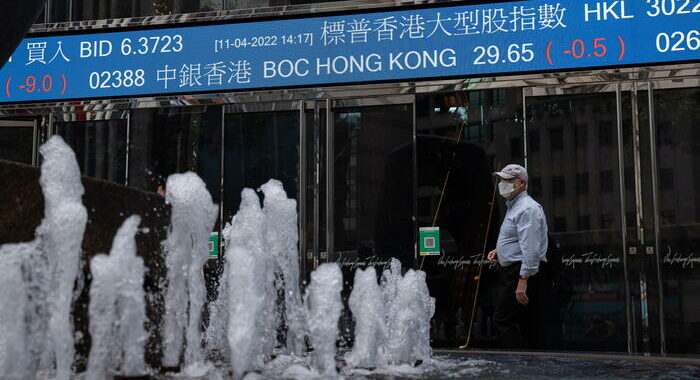 Borsa: Hong Kong positiva, apre a +0,77%