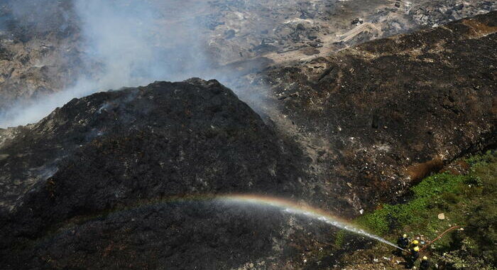 India, in fiamme la discarica a cielo aperto di Chennai