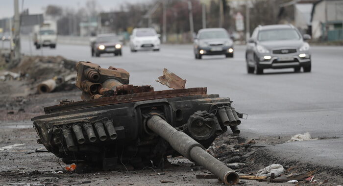 Kiev, accordo su un corridoio umanitario a Mariupol oggi