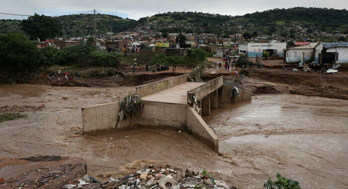 Le piogge torrenziali causano 253 morti in Sudafrica