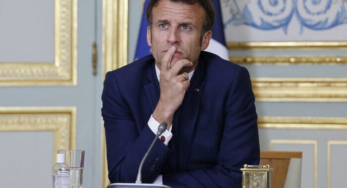 Macron accusa Le Pen di ‘dipendere dal potere russo’
