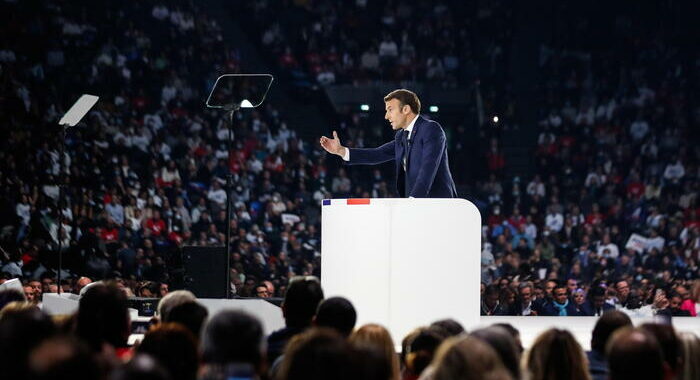 Macron in campo chiama alla ‘mobilitazione generale’