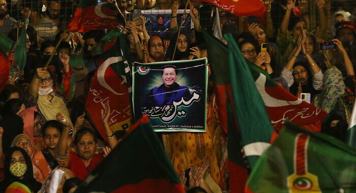 Pakistan: manifestazioni per Imran Khan in varie città