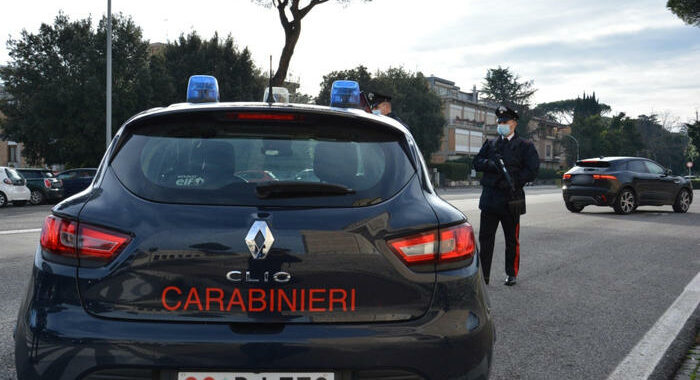 Picchiata dai bulli a scuola, 13enne in ospedale