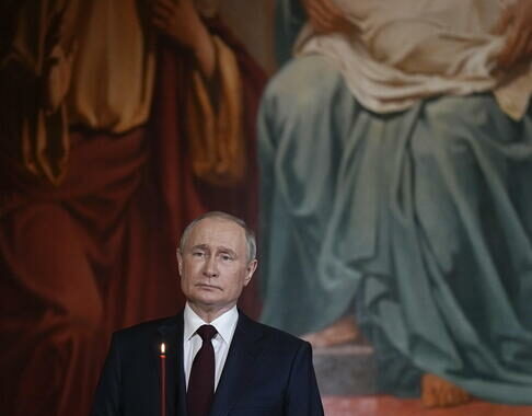 Russia: Putin alla veglia per la Pasqua ortodossa