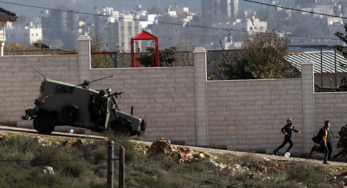 Spari da auto in Cisgiordania, uccisa una guardia israeliana