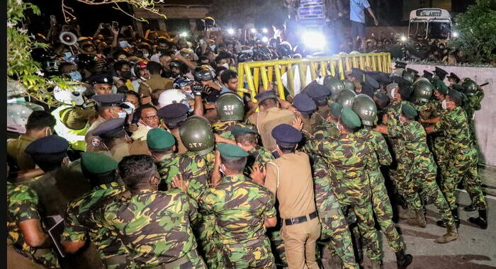 Sri Lanka: Colombo blindata dopo una notte di scontri