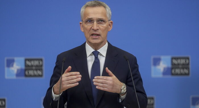 Stoltenberg, fase cruciale guerra, ora spinta per Donbass