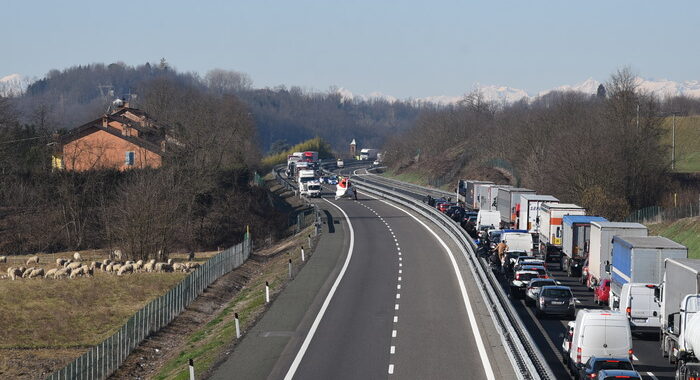 Tamponamento sull’A21, morti padre e il figlio di 11 anni