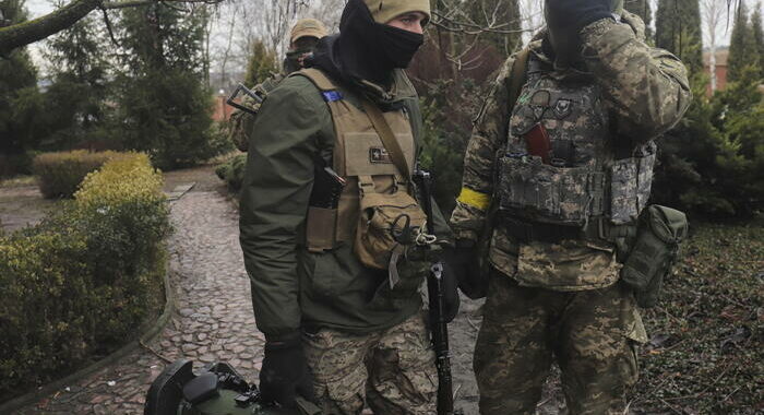 Times, forze Gb a Kiev per addestrare gli ucraini