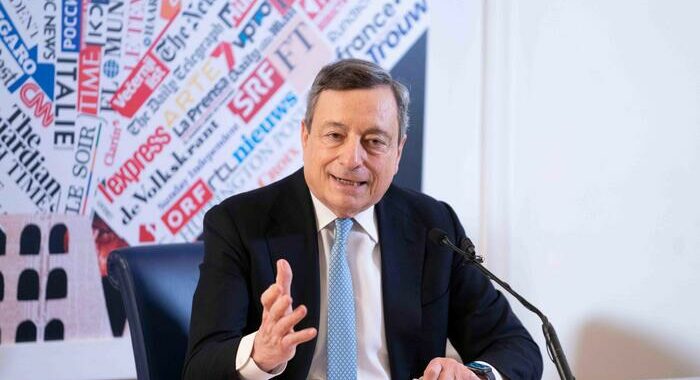 Torino, Draghi in Comune firma il Patto per la città