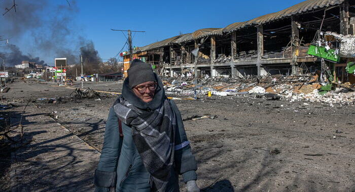 Ucraina: almeno 20 corpi trovati in strada a Bucha