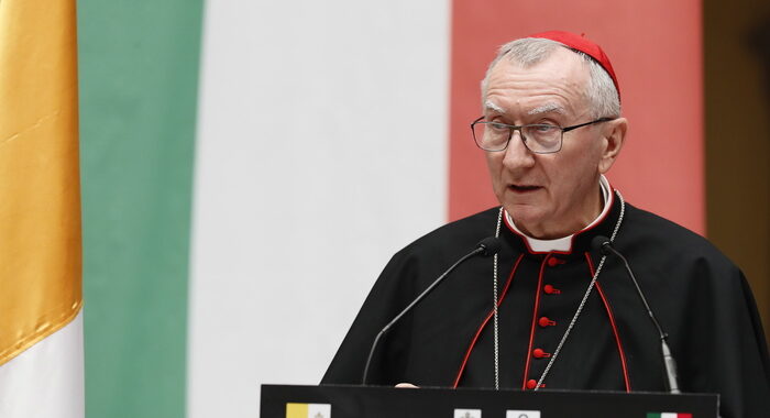 Ucraina: card. Parolin, inviare armi è risposta debole