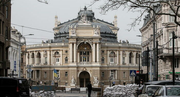 Ucraina: forti esplosioni a Odessa, città sotto attacco