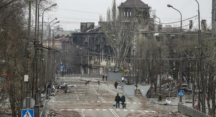 Ucraina: ‘russi vogliono fare parata vittoria a Mariupol’