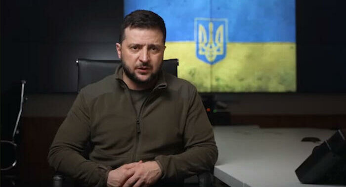 Ucraina, Zelensky: russi vogliono prendere Donbass e il sud
