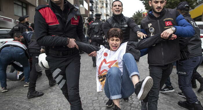 1 maggio: scontri a manifestazione Istanbul, oltre 100 arresti