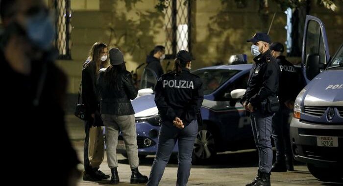 Accoltellato in piazza a Varese, 31enne in gravi condizioni