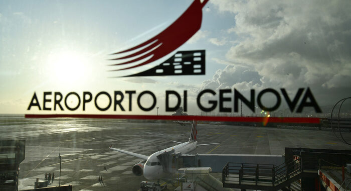 Auto aeroporto Genova finisce in mare, un morto