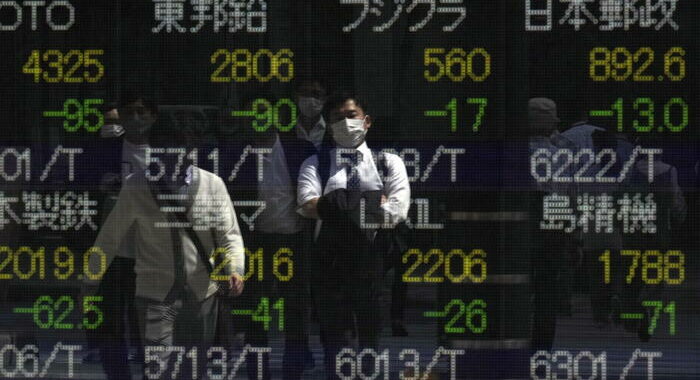 Borsa: Tokyo, apertura in calo (-1,06%)