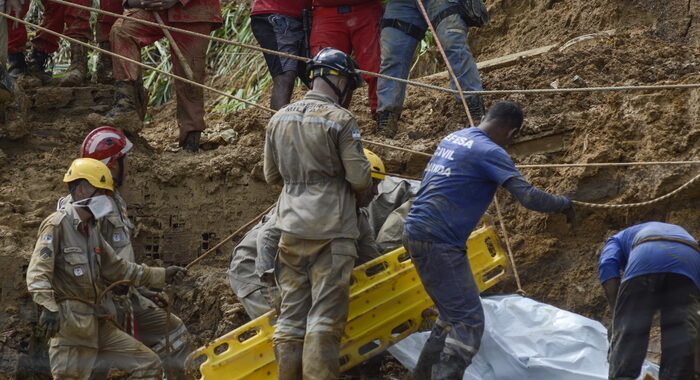 Brasile: almeno 25 morti per le forti piogge nel nordest