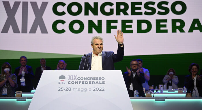 Cisl: Luigi Sbarra rieletto segretario generale
