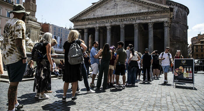 ++ Covid:Gimbe, meno casi e decessi ma netta riduzione tamponi +