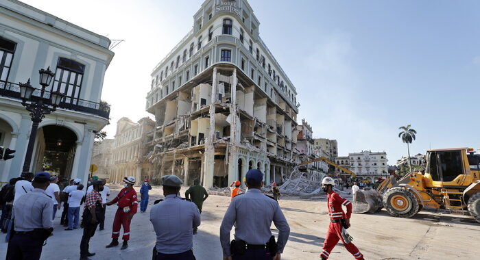 Cuba: esplosione hotel, saliti a 27 i morti