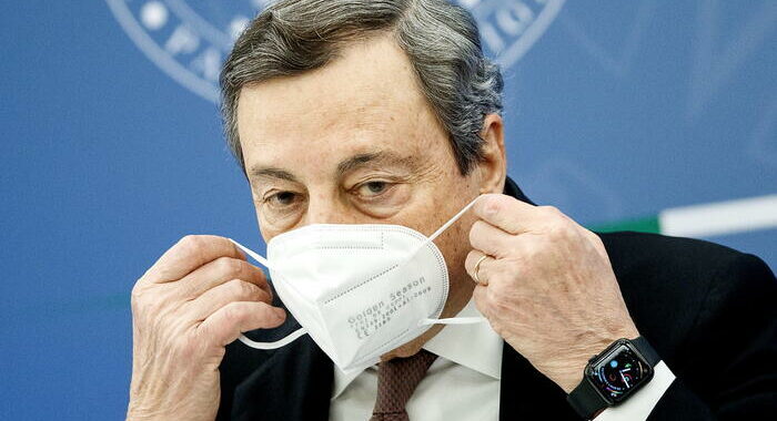 Draghi a studenti, spero anno prossimo stop a mascherina
