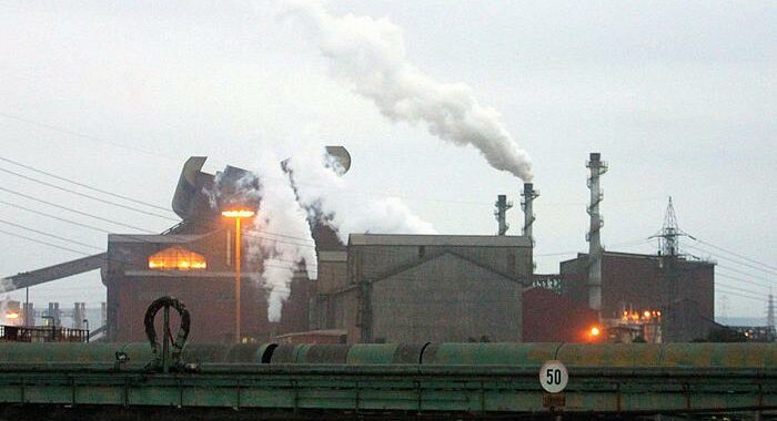 Ex-Ilva: oggi firma proroga 2 anni ArcelorMittal-Invitalia