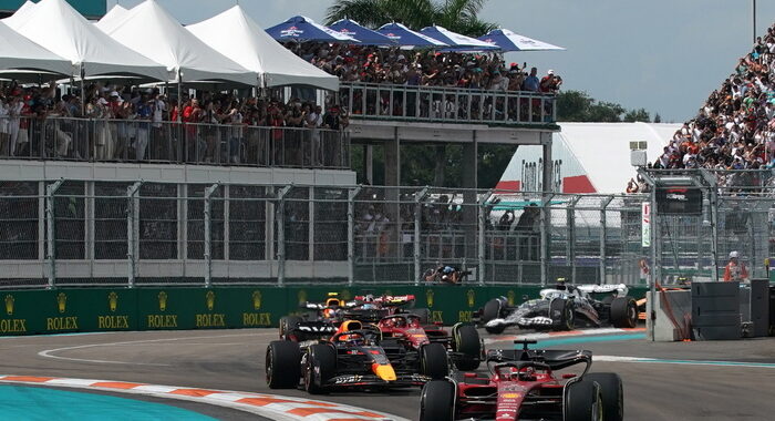 ++ F1: Miami; vince Verstappen, seconda Ferrari Leclerc ++
