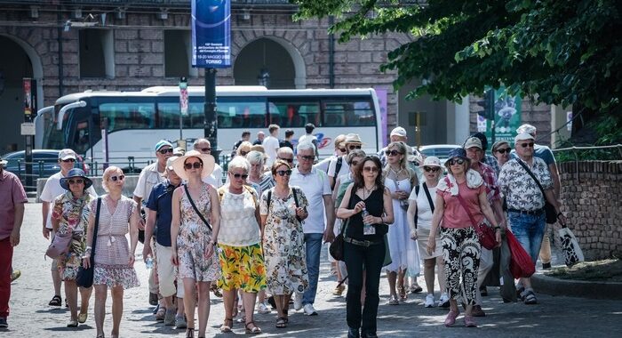 Istat: a maggio aumenta fiducia consumatori e imprese