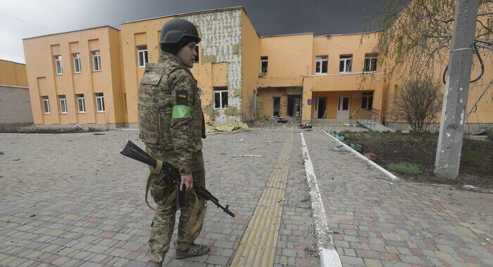 Kiev, a Severodonetsk colpita una scuola, almeno 3 morti