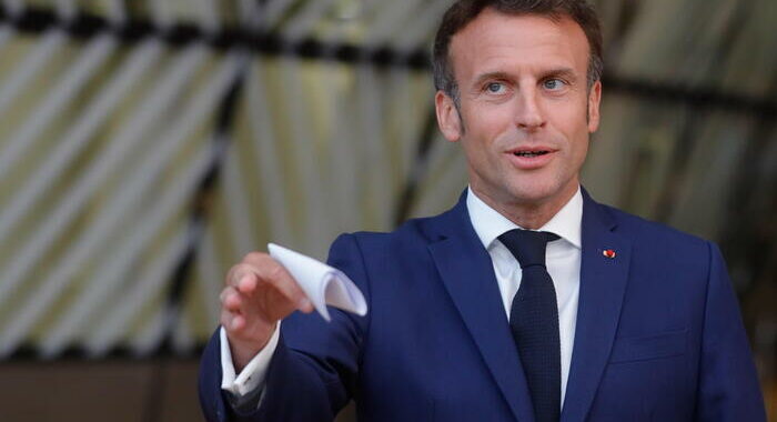 ‘Macron abolisce il corpo diplomatico’, bufera a Parigi